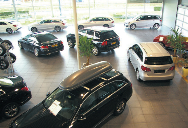 Woltinge-Autos-showroom