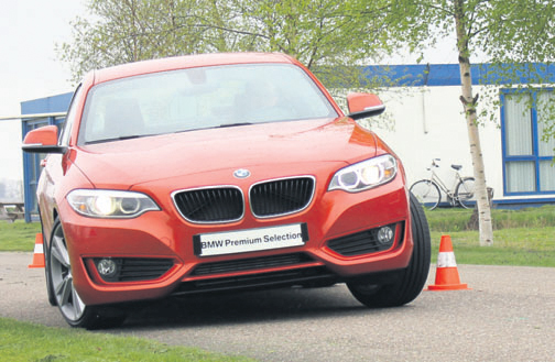 BMW 2 Serie Coupe slalom1