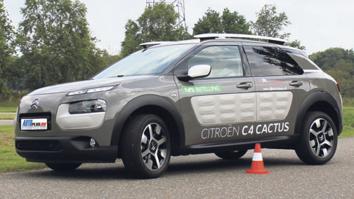 Citroen-C4-Cactus-slalom2