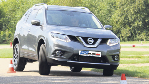 Nissan-X-TRAIL-slalom