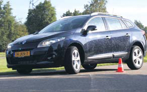 Renault Megane Estate test slalom