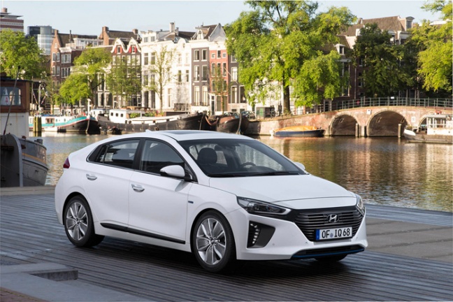 Hyundai geeft Hyundai IONIQ Hybrid kickstart