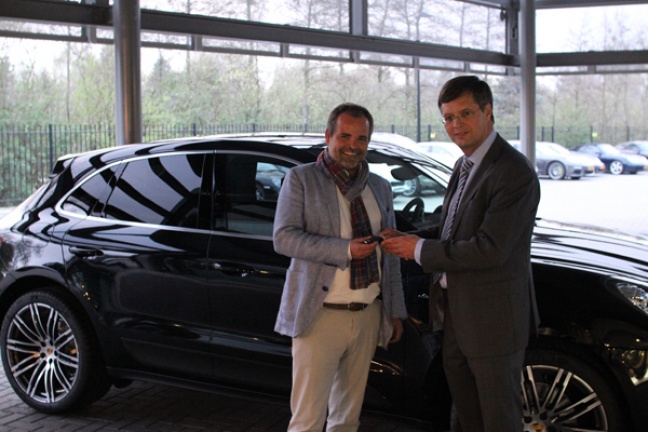 De heer van Ieperen wint Macan S Diesel via Porsche Blind Trade