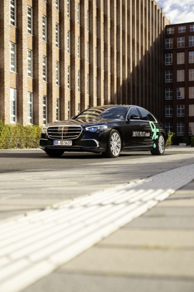 Mercedes-Benz verhoogt topsnelheid van Level 3 geautomatiseerd rijsysteem naar 95 km/h