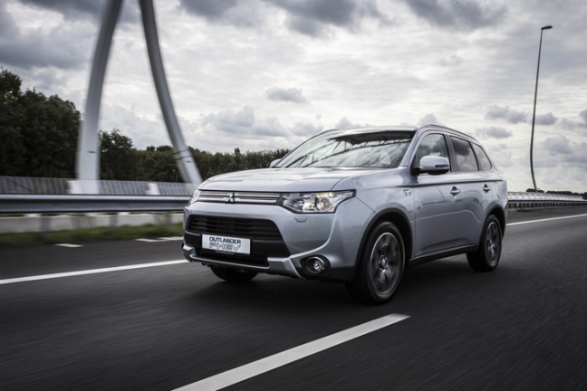 Mitsubishi Outlander PHEV nu ook als X-Line