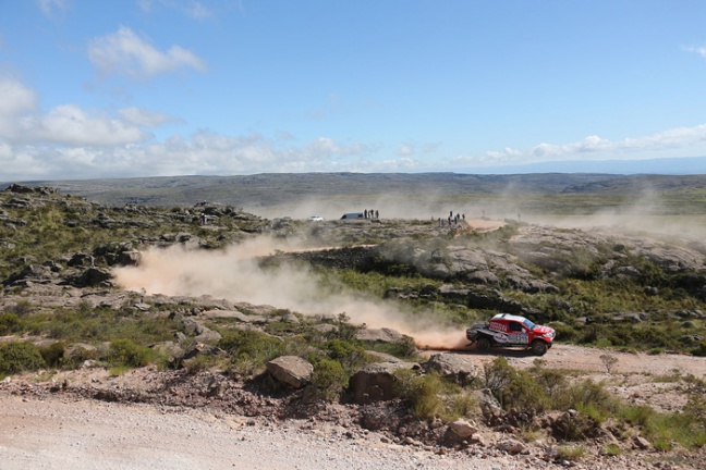 Bernhard en Tom derde in monsterlijke Dakar etappe